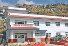 निजी क्षेत्रका डाक्टरले धान्दै जिल्ला अस्पताल
