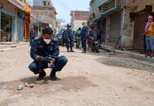 जनकपुरमा पैसा छरेर फरार भएकी  महिला पक्राउ, र्यापिड टेस्टमा देखियो कोरोना पोजेटिभ